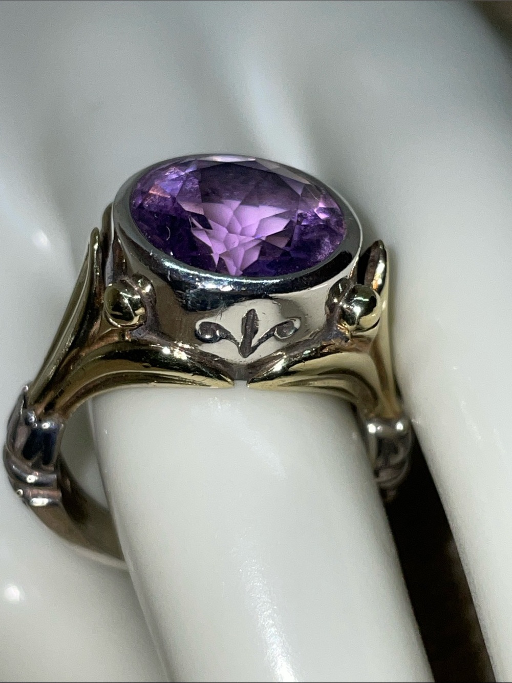 Vintage Lagos Caviar Arcadian Amethyst, Sterling Silver and 18k Gold Ring, 8 1/4 - Picture 2 of 10